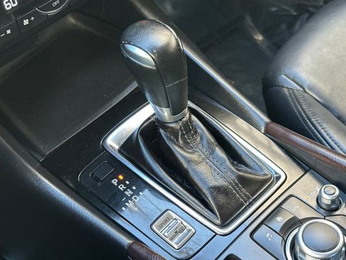 Used 2017 MAZDA MAZDA3 Touring image 22