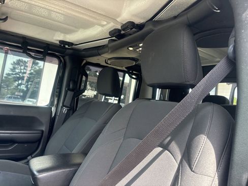 Used 2021 Jeep Gladiator Willys image 3