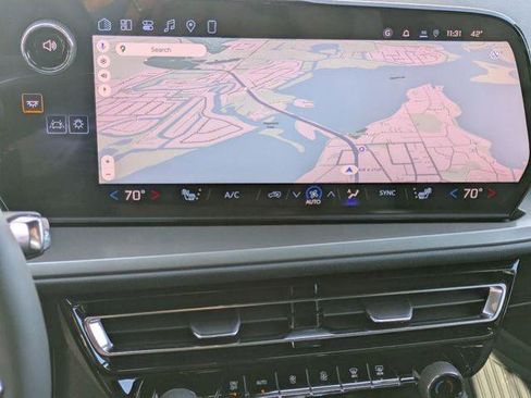 New 2026 Chevrolet Traverse LT w/ Sun and Wheel Package FWD image 18