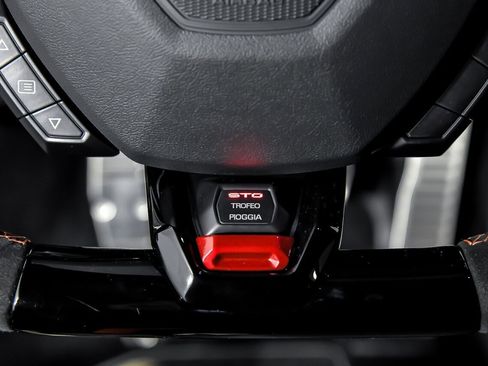 Used 2021 Lamborghini Huracan STO image 30