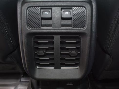 Used 2025 Ford Bronco Outer Banks AWD/4WD image 39