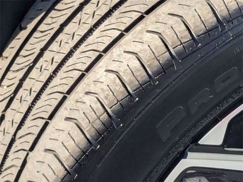 Used 2024 Jeep Compass Limited image 11