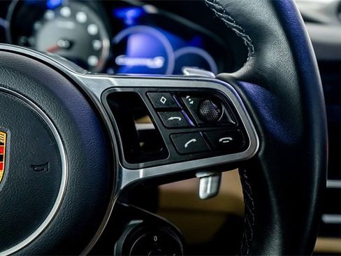 Used 2022 Porsche Cayenne S image 9