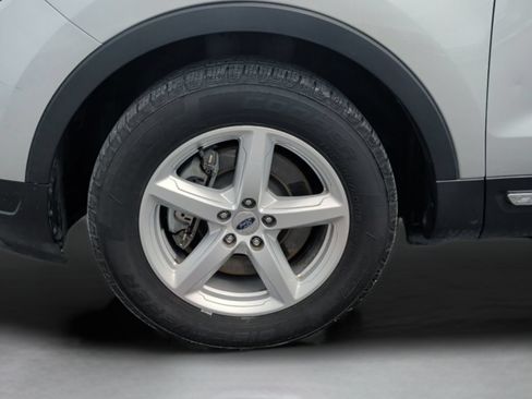 Used 2018 Ford Explorer XLT FWD image 42