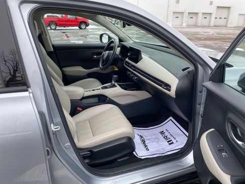 Used 2024 Honda HR-V EX-L image 12