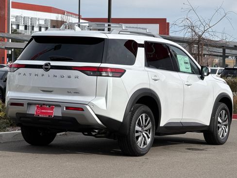 New 2025 Nissan Pathfinder SL image 3