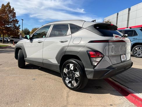 Used 2025 Hyundai Kona SEL image 8