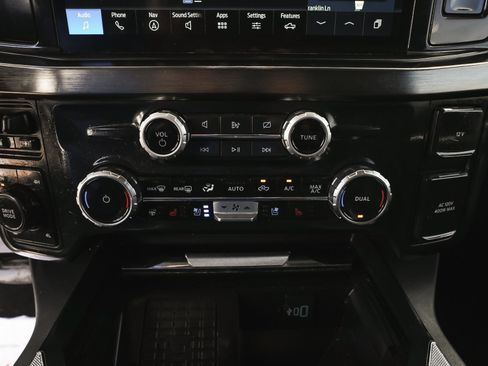 Used 2023 Ford F250 Lariat w/ Black Appearance Package AWD/4WD image 27