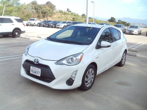 Used 2015 Toyota Prius C One FWD image 3