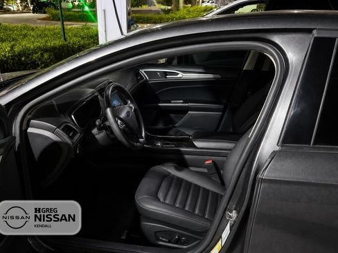 Used 2019 Ford Fusion SE FWD image 5