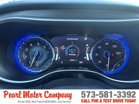 Used 2024 Chrysler Pacifica Touring-L FWD image 12