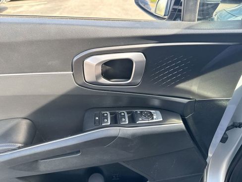 Used 2021 Kia Sorento LX image 22