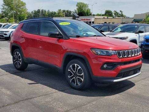 Used 2023 Jeep Compass Limited AWD/4WD image 2