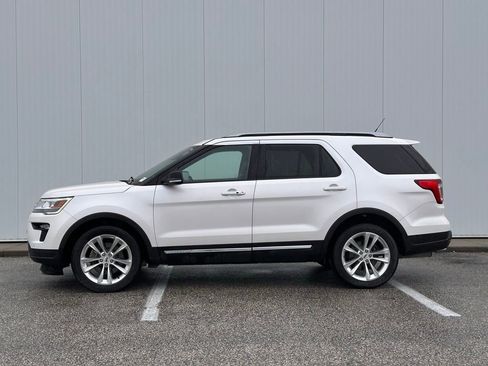Used 2018 Ford Explorer XLT w/ Equipment Group 202A image 2