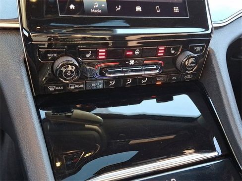 Used 2023 Jeep Grand Cherokee Altitude image 16