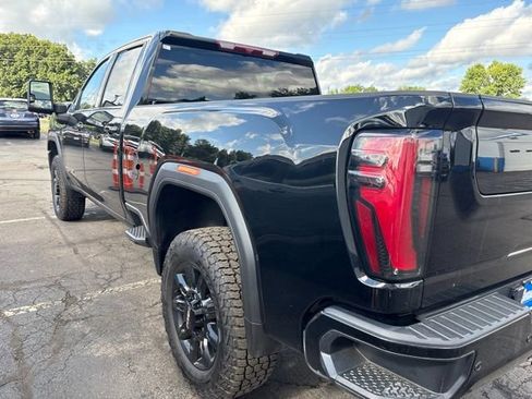 Used 2024 GMC Sierra 2500 AT4 AWD/4WD image 7