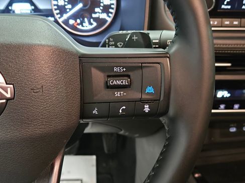 Used 2025 Nissan Rogue SV image 16