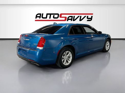 Used 2023 Chrysler 300 Touring image 7