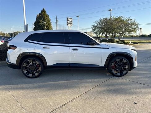 Used 2023 BMW XM w/ M Driver's Package image 4