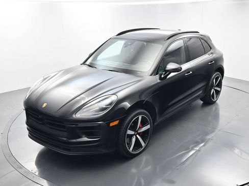 Certified 2023 Porsche Macan S AWD/4WD image 33