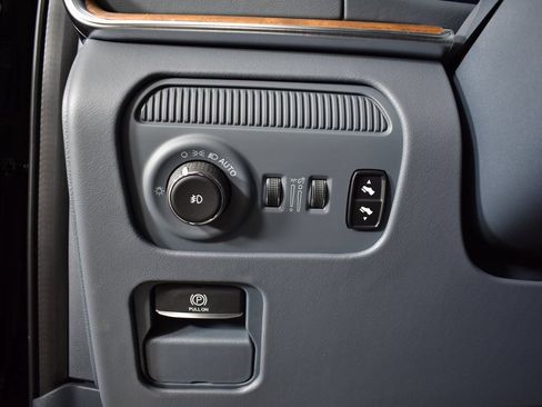Used 2022 Jeep Grand Wagoneer Series II AWD/4WD image 29