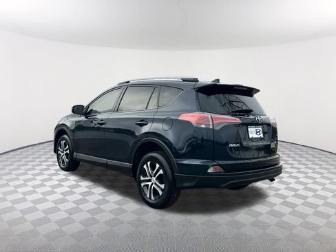 Used 2018 Toyota RAV4 LE image 9