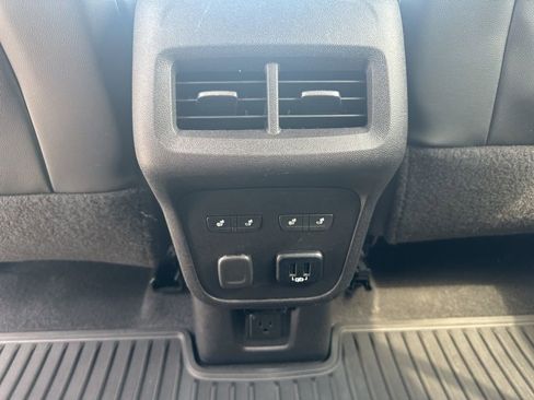 Used 2018 Chevrolet Equinox Premier FWD image 24