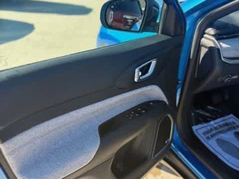 Used 2024 Jeep Compass Latitude w/ Sun and Sound Group image 17