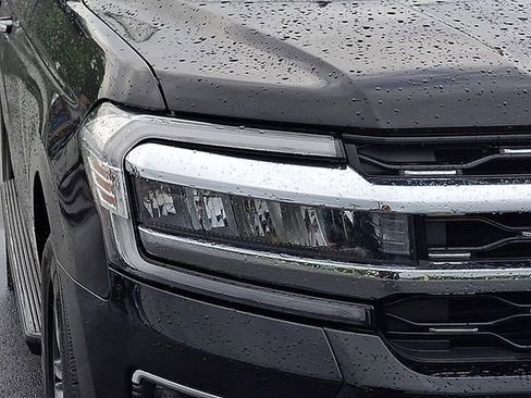 Used 2024 Ford Expedition Limited AWD/4WD image 9