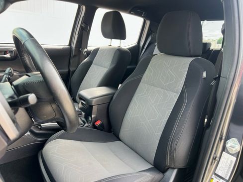 Used 2022 Toyota Tacoma TRD Sport AWD/4WD image 30