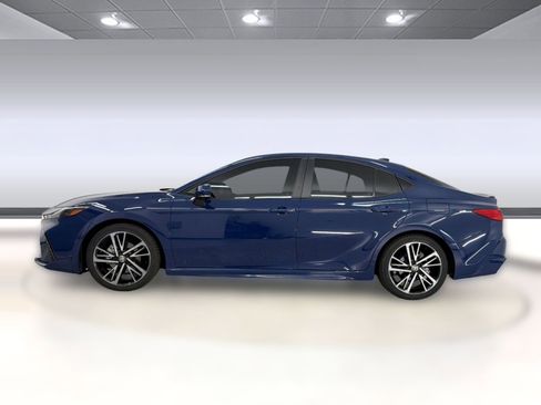 Used 2025 Toyota Camry XSE FWD image 2