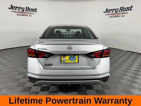 Used 2025 Nissan Altima 2.5 SV FWD image 8