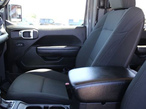 Used 2022 Jeep Gladiator Willys image 32