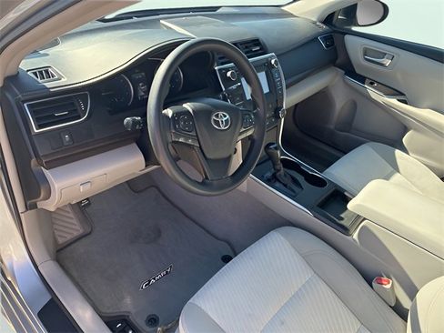 Used 2017 Toyota Camry LE image 18