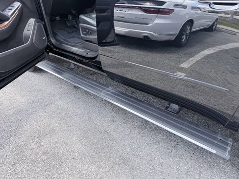 Used 2017 Chevrolet Suburban Premier AWD/4WD image 20