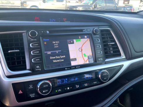 Used 2019 Toyota Highlander Limited AWD/4WD image 34