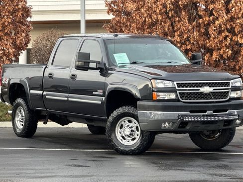 Used 2005 Chevrolet Silverado 2500 LT w/ Heavy-Duty Power Package image 2
