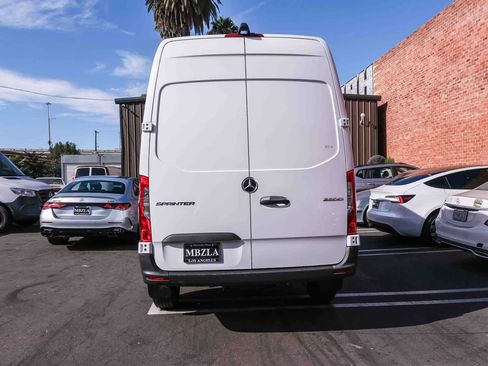 Used 2024 Mercedes-Benz Sprinter 2500 image 5