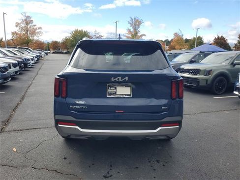 New 2026 Kia Sorento S image 5