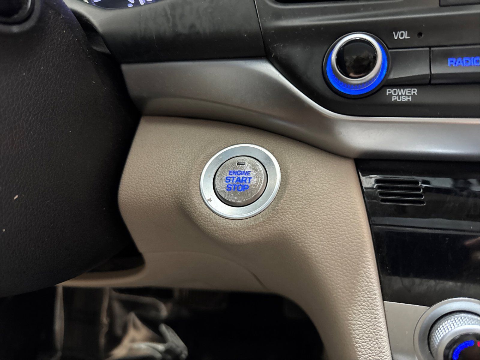 Used 2020 Hyundai Elantra Value Edition FWD image 33