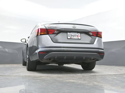 Used 2025 Nissan Altima 2.5 SV FWD image 38