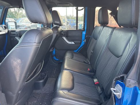 Used 2014 Jeep Wrangler Unlimited Freedom Edition image 24