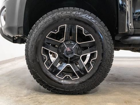 Used 2017 Chevrolet Colorado Z71 image 12