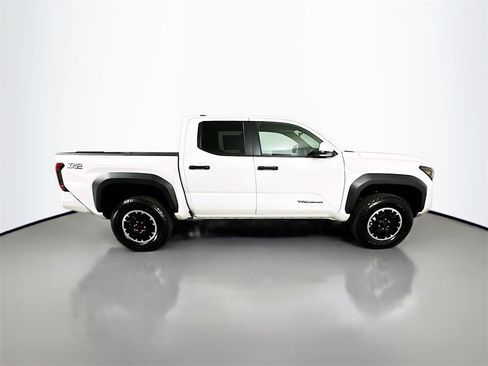 Used 2025 Toyota Tacoma TRD Off-Road image 7