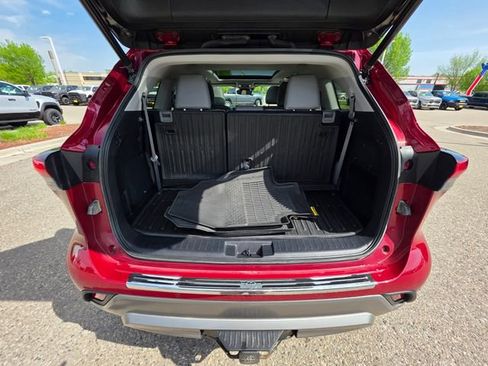 Used 2023 Toyota Highlander Platinum AWD/4WD image 12