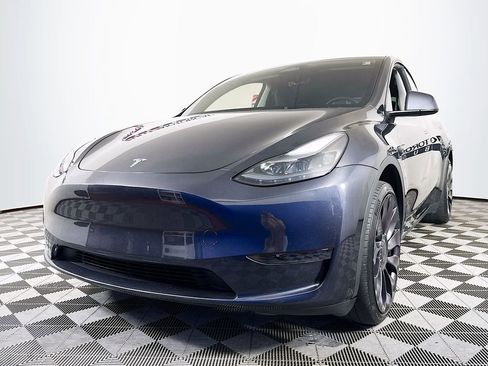 Used 2024 Tesla Model Y Long Range image 3