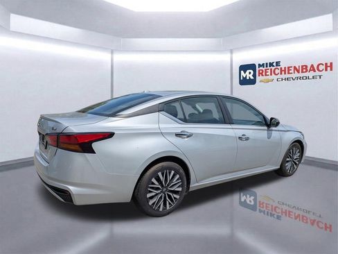 Used 2024 Nissan Altima 2.5 SV image 4