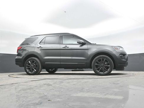 Used 2019 Ford Explorer XLT w/ Equipment Group 202A AWD/4WD image 50