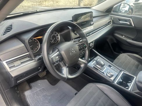 Used 2024 Mitsubishi Outlander SE AWD/4WD image 10