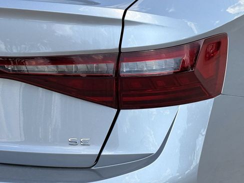 Used 2025 Volkswagen Jetta SE FWD image 8